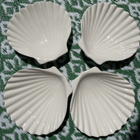Other - set of 4 shell dishes